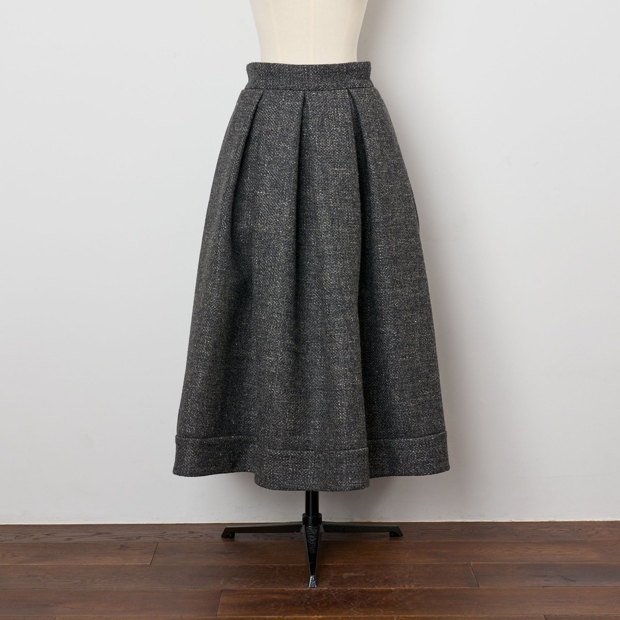 PaleJute<BR>Tweed skirt<BR>Black