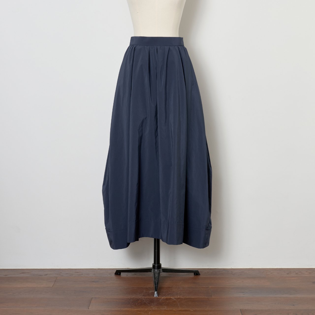 Pale Jute <BR>maxi skirt<BR>navy
