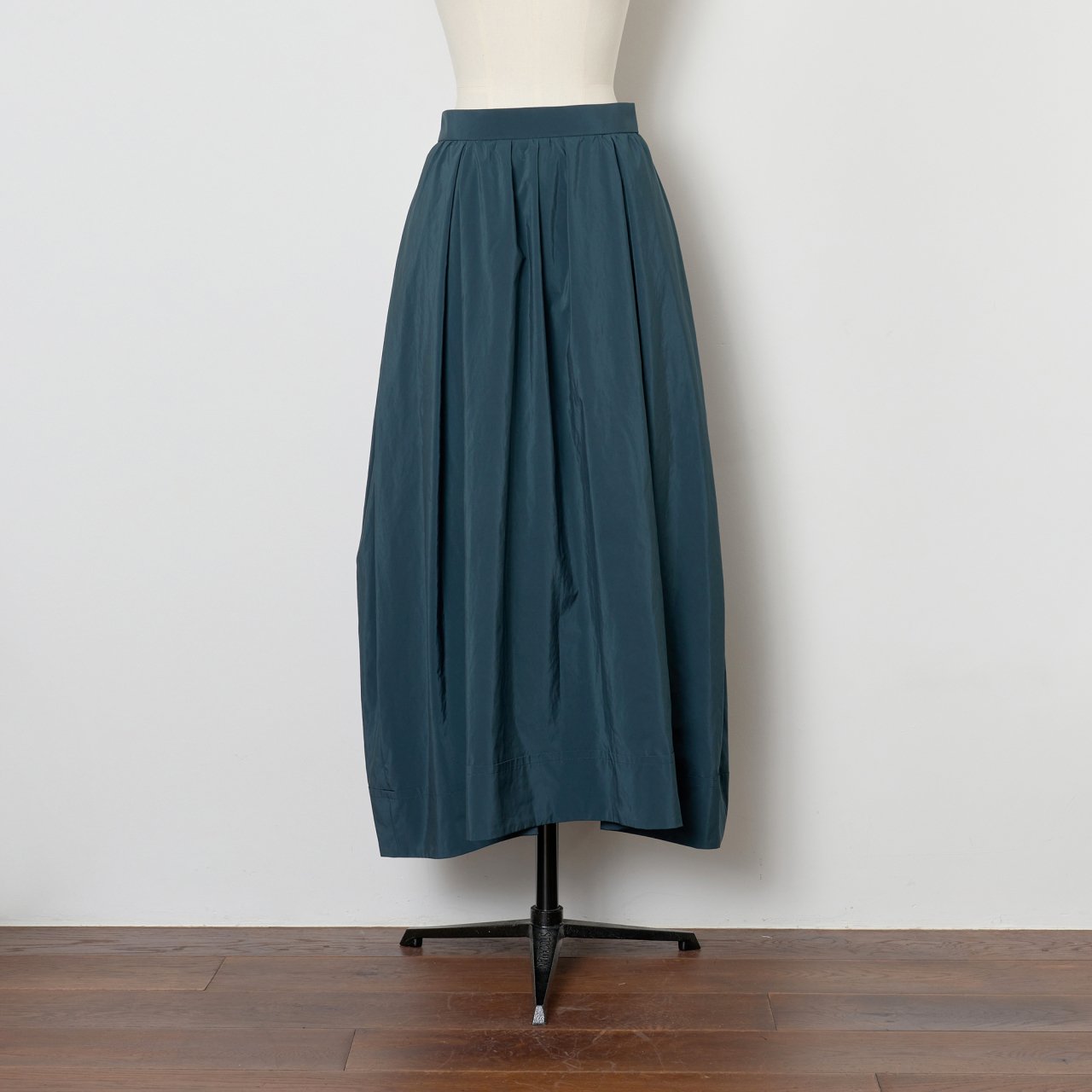 Pale Jute <BR>maxi skirt<BR>dark green
