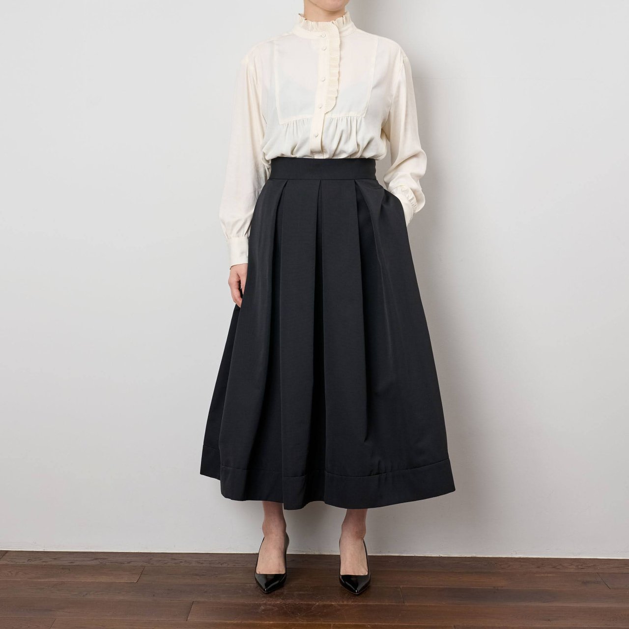 Pale Jute<BR>Basic skirt<BR>black