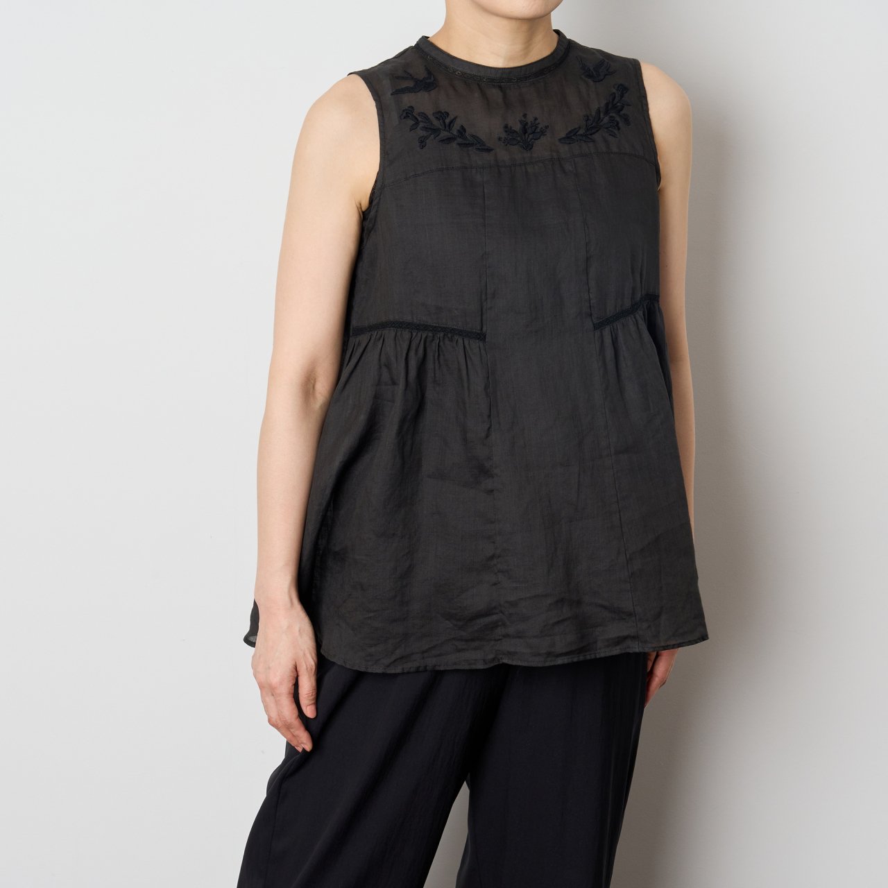 Pale Jute<BR>linen summer blouse<BR>BLACK