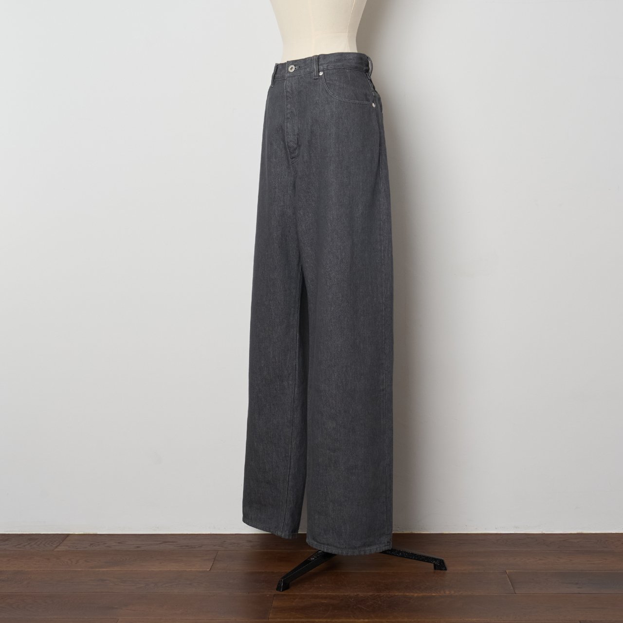 pelleq<BR>Back squeezed straight denim<BR>clay