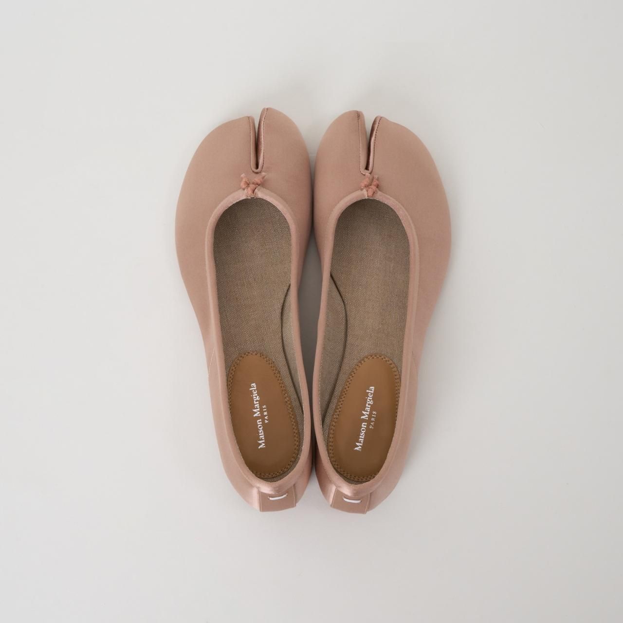 Maison Margiela PARIS FEMME Satin Tabi バレエシューズ Maison Margiela PARIS FEMME Satin Tabi バレエシューズ