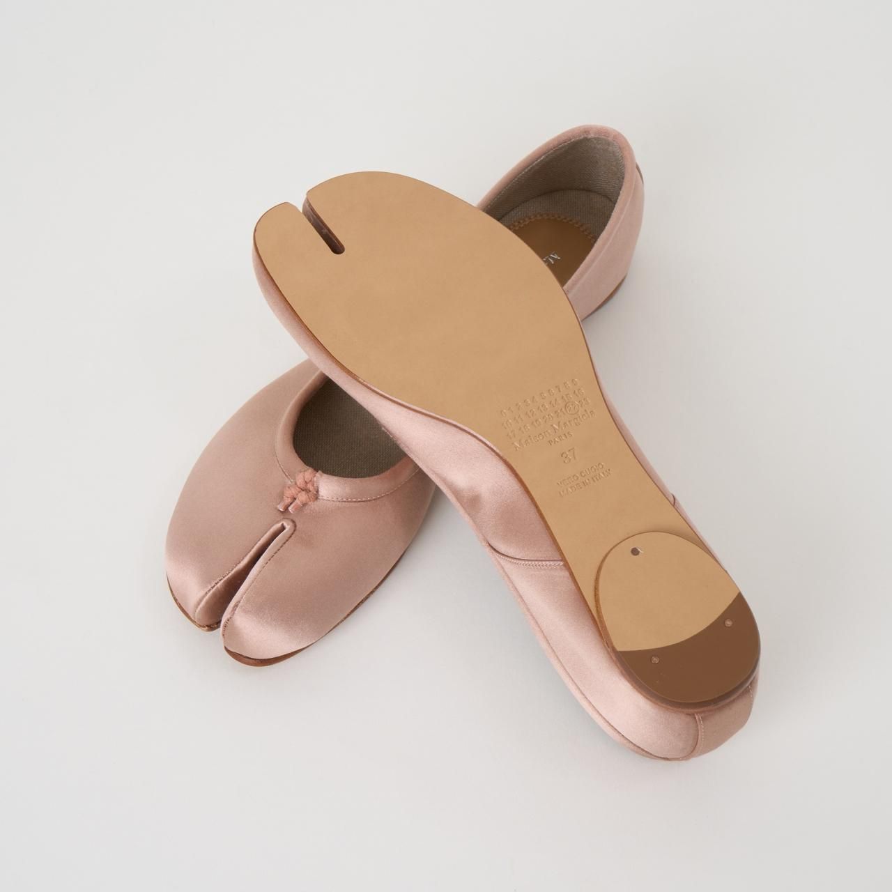 Maison Margiela PARIS FEMME Satin Tabi バレエシューズ Maison Margiela PARIS FEMME Satin Tabi バレエシューズ