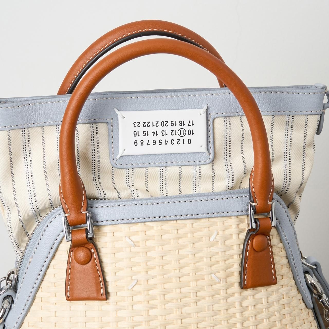Maison Margiela PARISFEMME5ACマイクロバッグペールブルー Maison Margiela PARISFEMME5ACマイクロバッグペールブルー