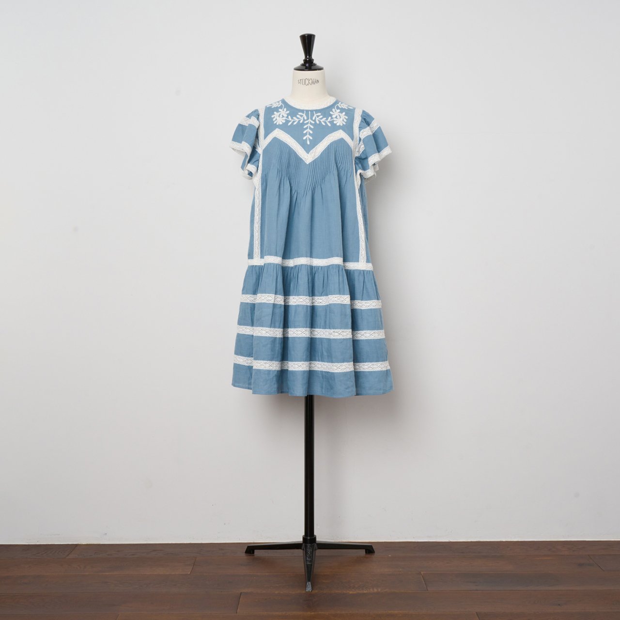 Sea New York<BR>KYLA EMBROIDERY ON CHAMBRAY SLVLESS DRESS<BR>BLUE