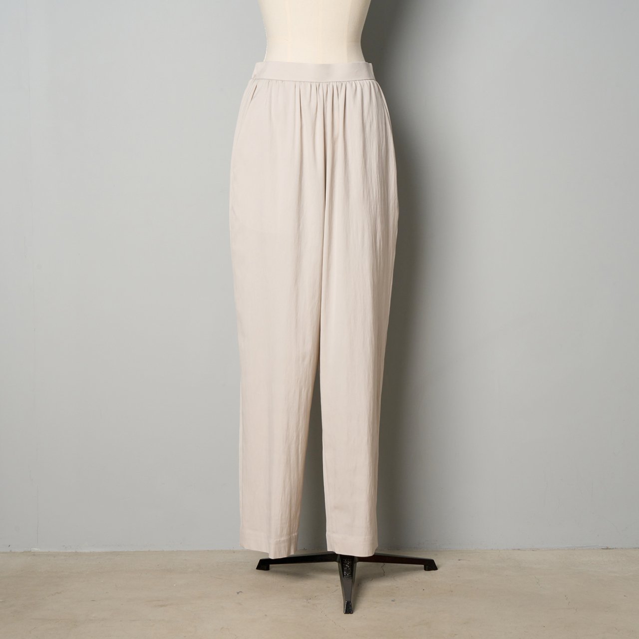 Pale Jute <BR>basic gather pants<BR>pale jute