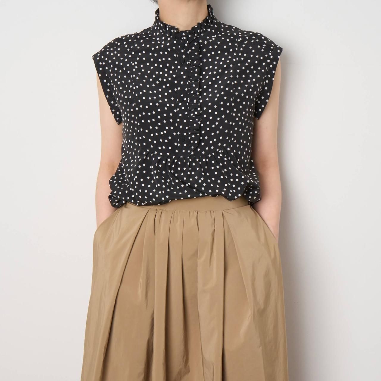 Pale Jute polka dot band sleeve blouse black × white - Pale Jute