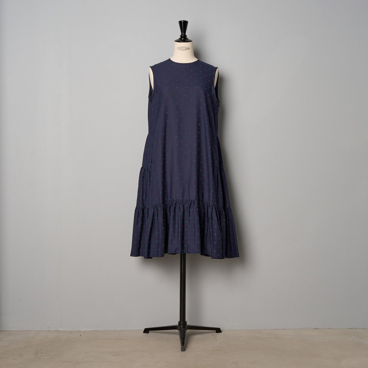 Pale Jute <BR>Tiered sleeveless dots one-piece<BR>navy × green	