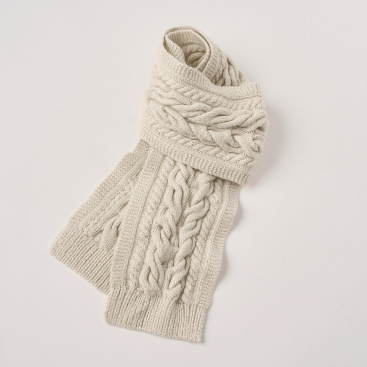 üca <BR> aran hand-knit muffler <BR> white