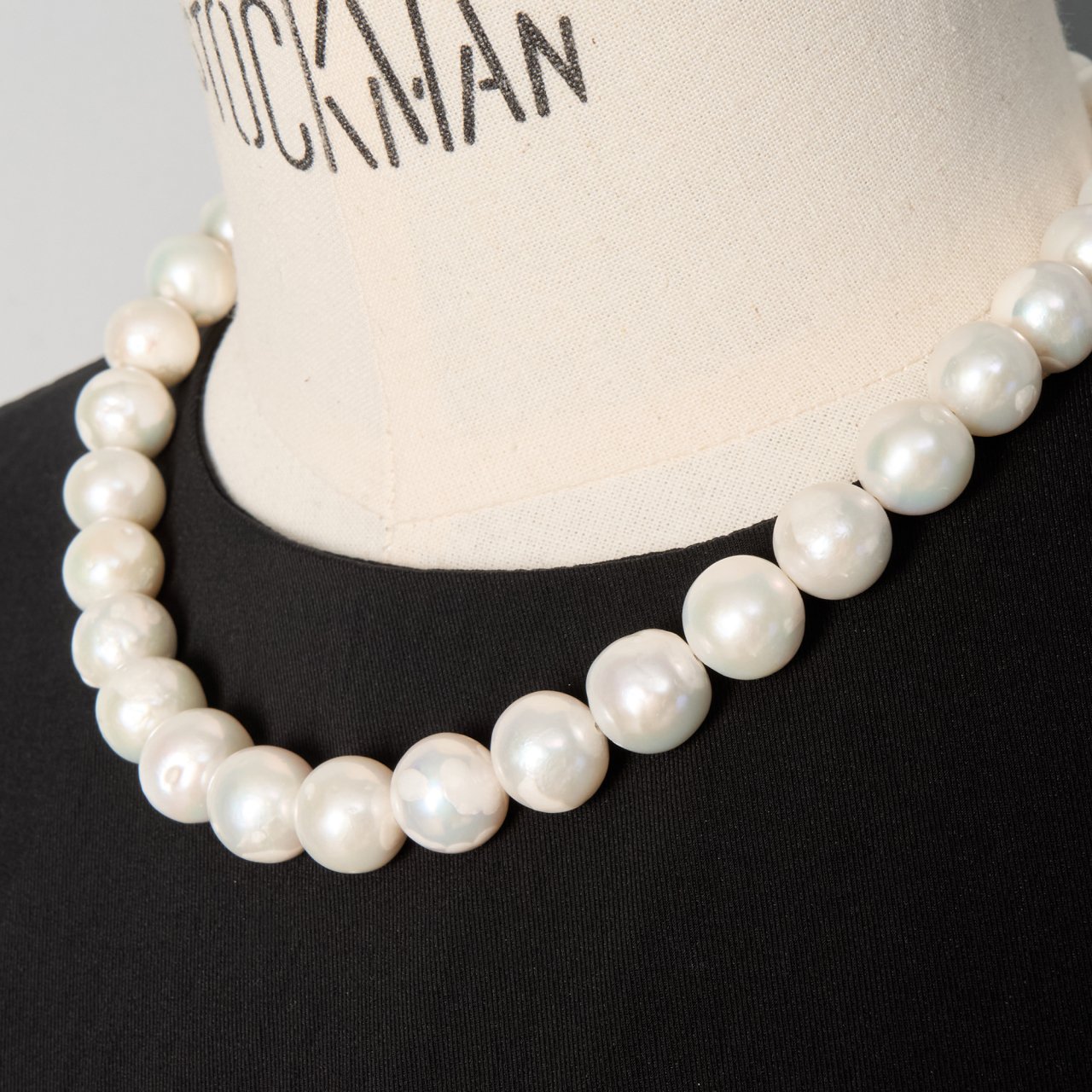 Pale Jute <BR>Ball pearl necklace <BR> white