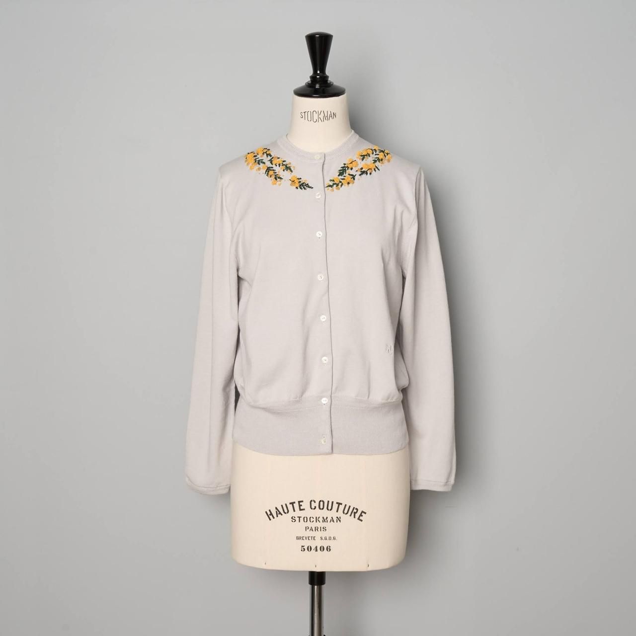 Pale Jute × MAISON CARRÉE 「mimosa embroidery cardigan Pale Jute × MAISON CARRÉE 「mimosa embroidery cardigan
