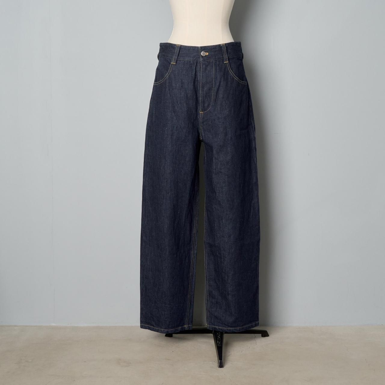 Pale Jute <BR>basic wide tapered denim pants<BR>