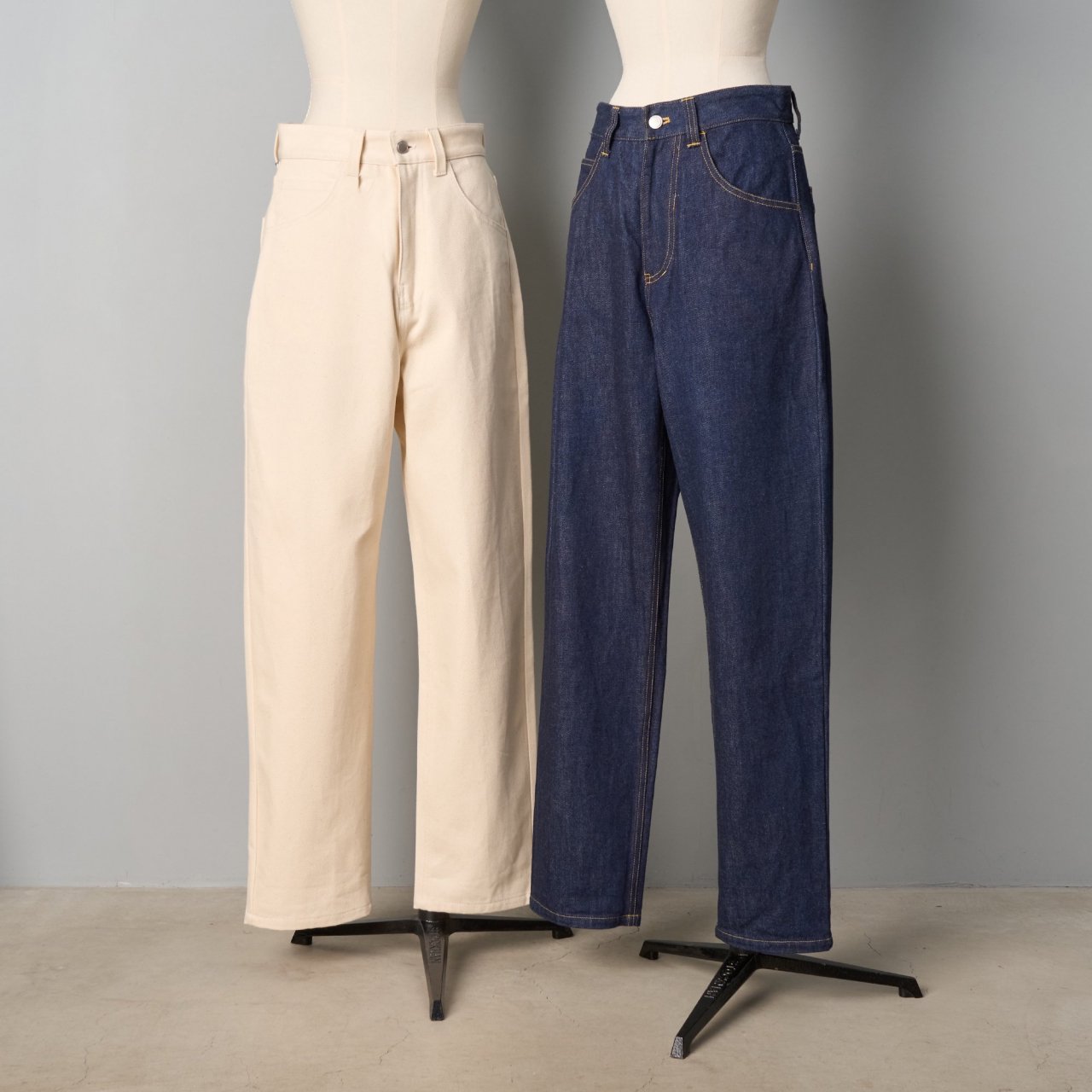 Pale Jute <BR>basic tapered denim pants<BR>