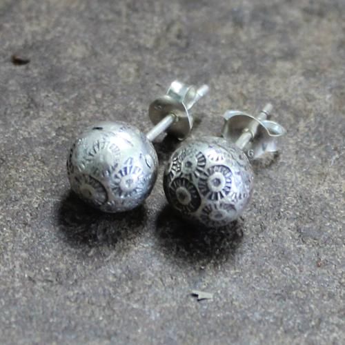 tibit 粒さんごピアス - 【シサム工房 公式OnlineStore】FAIR