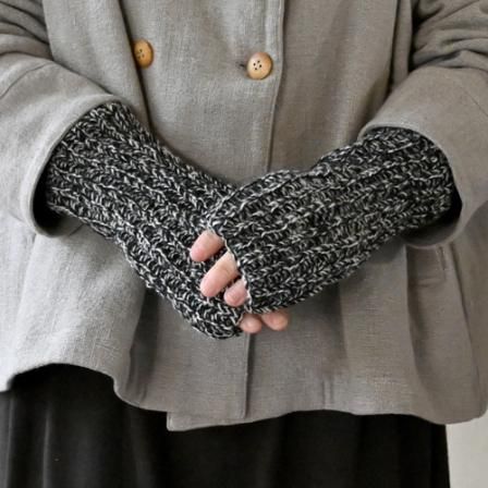 <img class='new_mark_img1' src='https://img.shop-pro.jp/img/new/icons3.gif' style='border:none;display:inline;margin:0px;padding:0px;width:auto;' />SN フックラリブArmWarmer