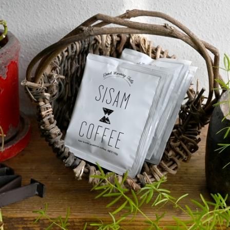 <img class='new_mark_img1' src='https://img.shop-pro.jp/img/new/icons6.gif' style='border:none;display:inline;margin:0px;padding:0px;width:auto;' />SISAM COFFEE 中煎り ドリップパック