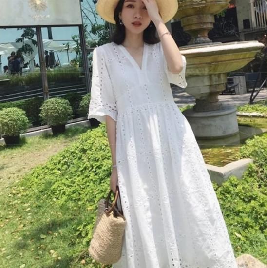 透かしレースで大人かわいいきれいめカジュアルな白の半袖ゆったりワンピース 透かしレースで大人かわいいきれいめカジュアルな白の半袖ゆったりワンピース
