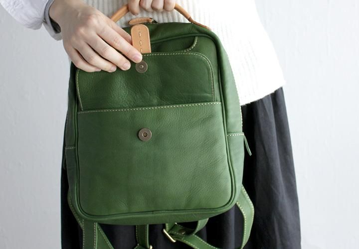 【美品】muku MONTEROSA 本革 リュック オリーブグリーン バッグ 美品】muku MONTEROSA 本革リュック オリーブグリーン