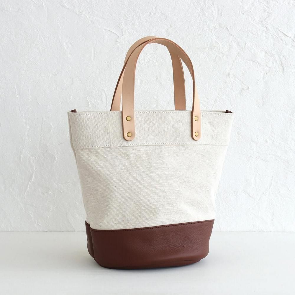 本牛革と22オンス帆布のヌメ革ハンドルバケツ型トートバッグ（オフ