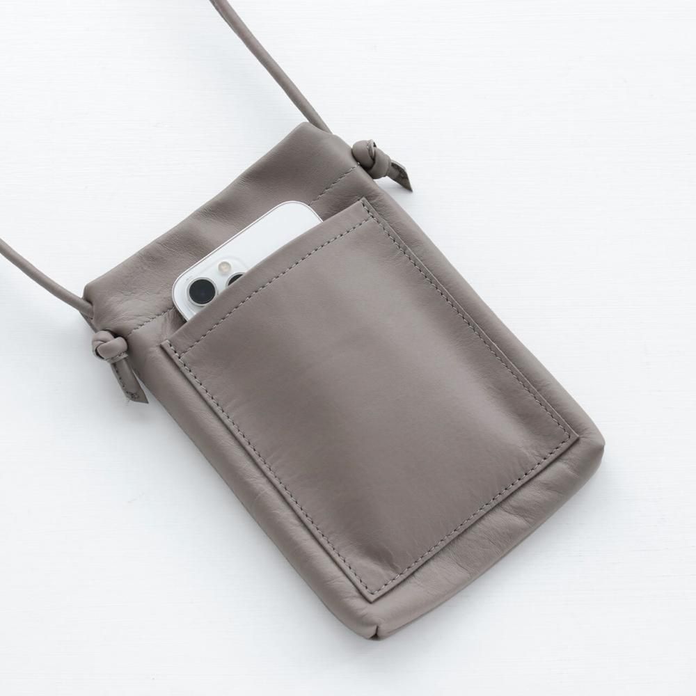 本革スマホショルダー chalk アシスタントポーチにもなるレザー