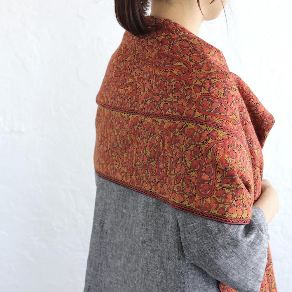 カシミール刺繍ストール | ブラック | 手刺繍 - アジアの手仕事 カシミール刺繍ストール | ブラック | 手刺繍 - アジアの手仕事