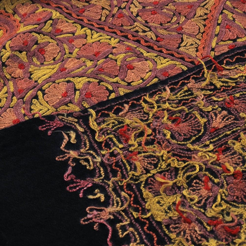 カシミール刺繍ストール | ブラック | 手刺繍 - アジアの手仕事 カシミール刺繍ストール | ブラック | 手刺繍 - アジアの手仕事