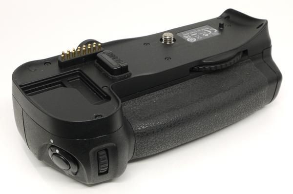 ニコン マルチパワーバッテリーパック MB-D10 (電池アダプターはBL-3 