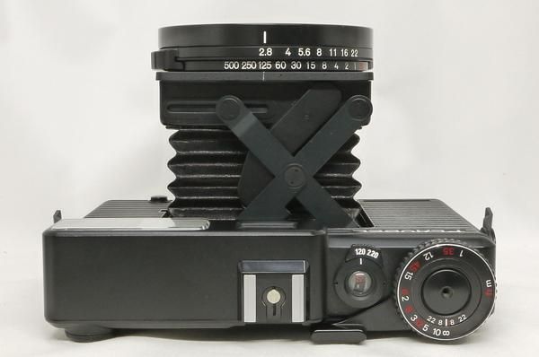 A PLAUBEL MAKINA 670 MEDIUM FORMAT CAMERAFitted with a