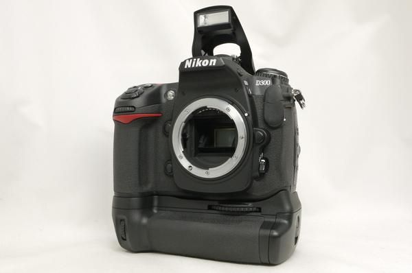 ニコン D300 マルチパワーバッテリーパック MB-D10付 極上美品