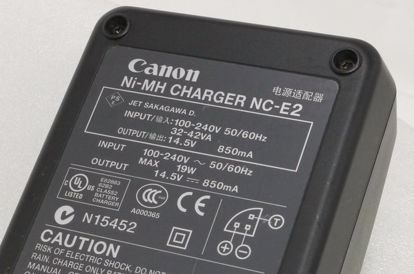 キャノン 充電器 NC-E2 - 日進堂カメラ オンラインショップ - 広島市南区にあるライカ・ローライ・ハッセル・ニコン・キャノン などの国産、舶来の中古カメラ専門店