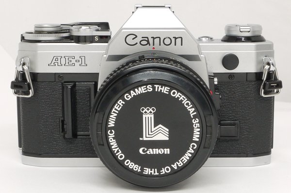 良品Canon AE-1 SLR camera /50 f1.4,28 f2.8