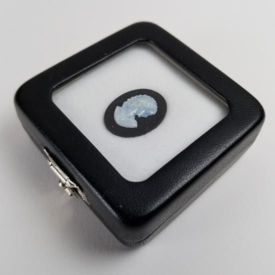 天然カラーストーン 5.57ct オパール/オニキス カメオ - Lamp 天然カラーストーン 5.57ct オパール/オニキス カメオ - Lamp