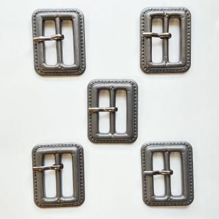 【5個入り】皮革風のグレー(ガンメタ)系ピン付バックル/内径25mm/本体:プラスチック系/ピン:メタル系/トレンチコート・スプリングコート・コスプレに最適