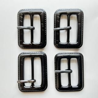【4個入り】皮革風の黒色系ピン付バックル/内径31mm/本体:プラスチック系/ピン:メタル系/トレンチコート・スプリングコート・コスプレに最適
