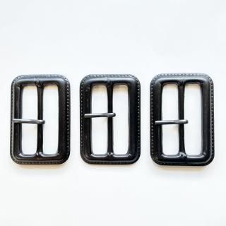【3個入り】皮革風の黒色系(つやけし)ピン付バックル/内径40mm/本体:プラスチック系/ピン:メタル系/トレンチコート・スプリングコート・コスプレに最適