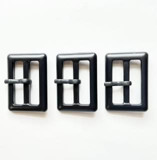 【3個入り】黒色系ピン付バックル/内径21mm/本体:プラスチック系/ピン:メタル系/トレンチコート・スプリングコート・コスプレに最適