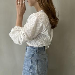 <img class='new_mark_img1' src='https://img.shop-pro.jp/img/new/icons56.gif' style='border:none;display:inline;margin:0px;padding:0px;width:auto;' />eyelet lace blouse(white)