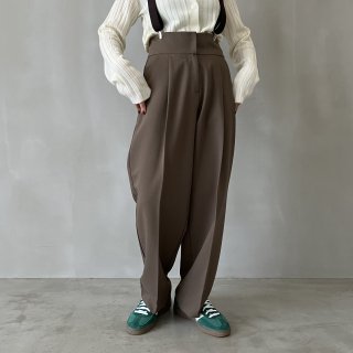 <img class='new_mark_img1' src='https://img.shop-pro.jp/img/new/icons56.gif' style='border:none;display:inline;margin:0px;padding:0px;width:auto;' />suspender curve trousers(BR)