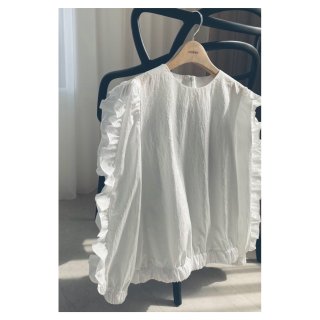 <img class='new_mark_img1' src='https://img.shop-pro.jp/img/new/icons56.gif' style='border:none;display:inline;margin:0px;padding:0px;width:auto;' />frill blouse (WH)
