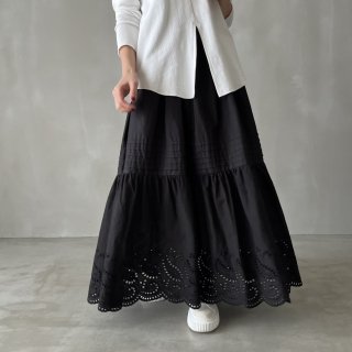 <img class='new_mark_img1' src='https://img.shop-pro.jp/img/new/icons56.gif' style='border:none;display:inline;margin:0px;padding:0px;width:auto;' />embroidery skirt(BK)