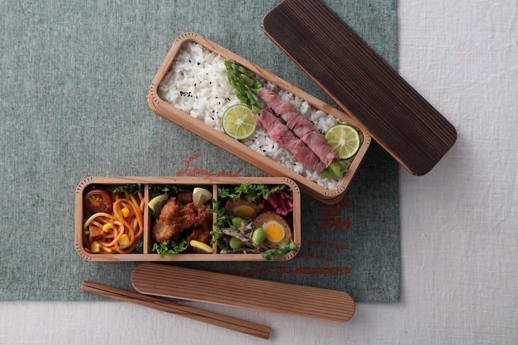 細長二段お弁当箱（大）革バンド 赤・茶／柄なし 箸箱付き｜箱屋