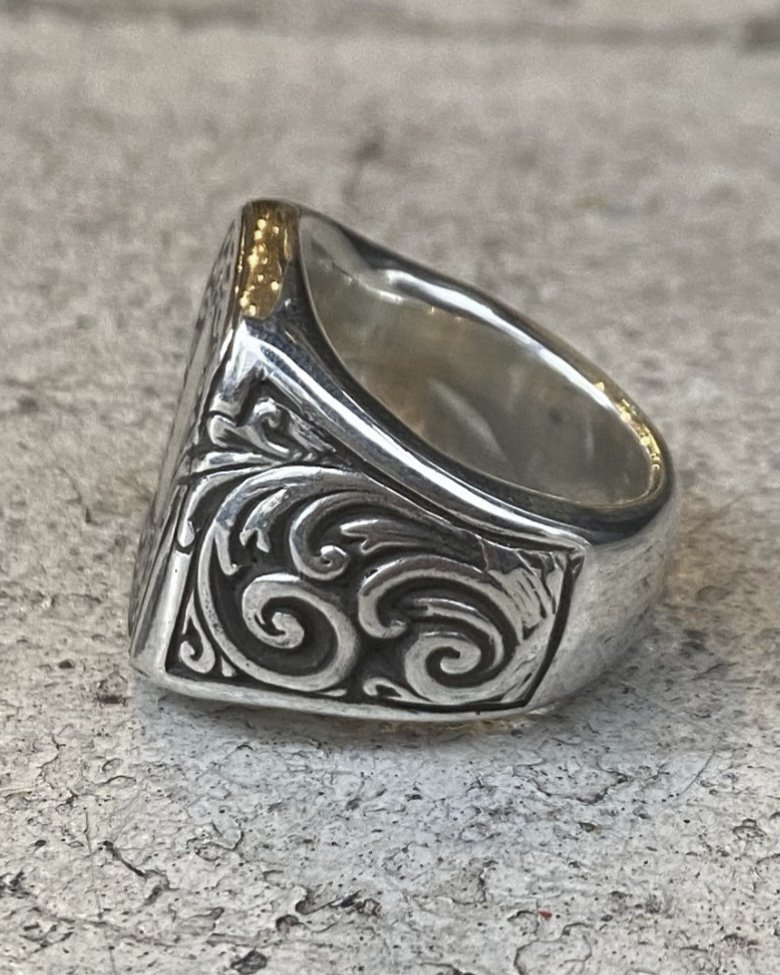 【ENGRAVED OVAL SIGNET RING】 - Time is on