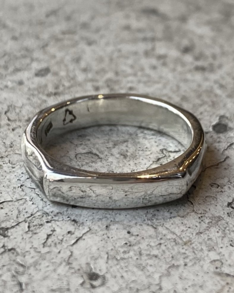 【CARVED STACKER RING】