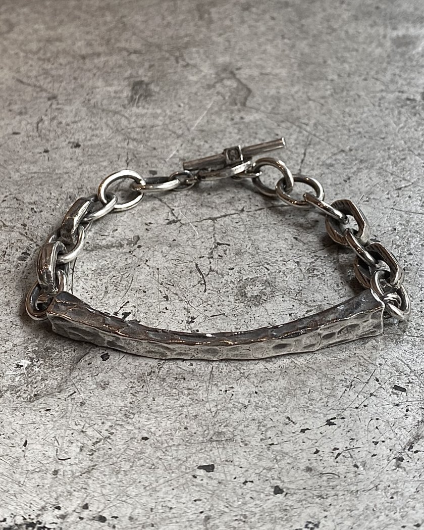 <img class='new_mark_img1' src='https://img.shop-pro.jp/img/new/icons1.gif' style='border:none;display:inline;margin:0px;padding:0px;width:auto;' />【CARVED BAR LINKS BRACELET】