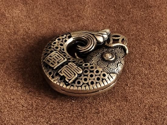 瑪瑙　玉石　珍彫刻　根付　キーホルダー　マ○コ 瑪瑙 玉石 珍彫刻 根付 キーホルダー マ○コ - メルカリ