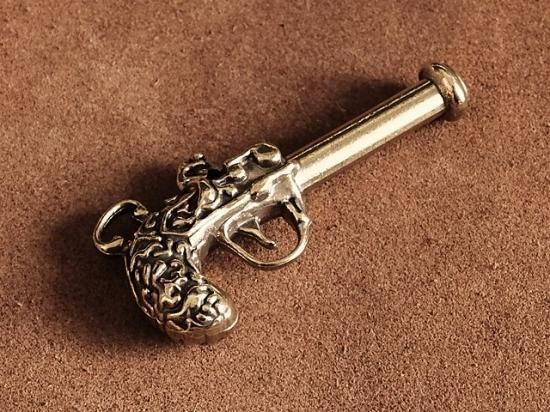 真鍮 キーホルダー（レトロ銃）ピストル おもちゃ 銃 ハンドガン