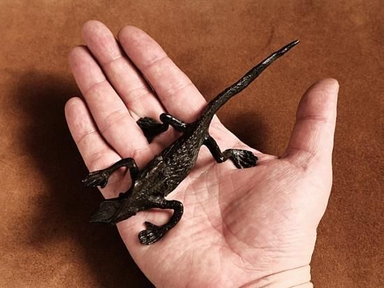 特大ジャスパー製リザード トカゲ 天然石彫刻品 置物 爬虫類マニア 精巧オブジェ Armadillo Lizard 鎧のような鱗 アルマジロリザードの置物 動物