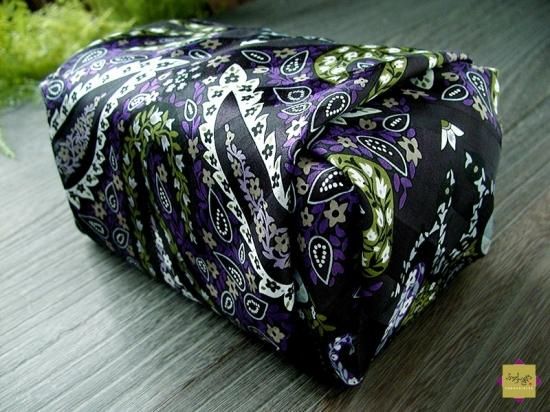 風呂敷専門店ふろしきや本店｜ペイズリー・黒の風呂敷｜外国へのお土産