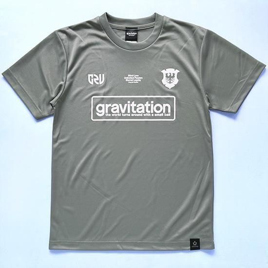 シンプルな存在感を放つ『ボックスロゴ プラクティスシャツ